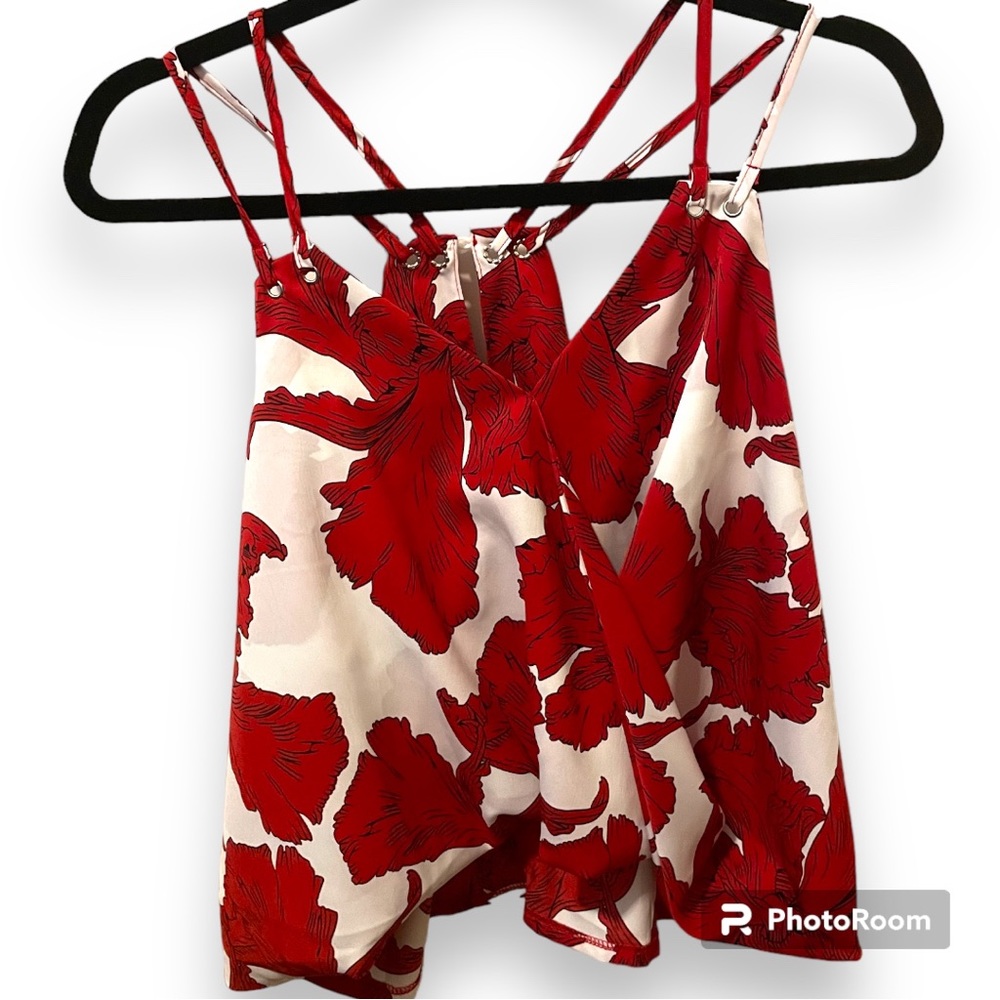 NWOT res and white drapes floral v neck top